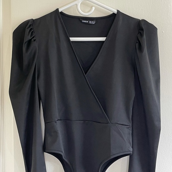 SHEIN Black Ruffle Shoulder Bodysuit NWOT Small - Picture 4 of 7